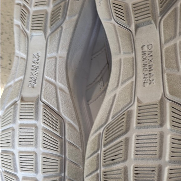 Reebok Men\'s White Athletic Shoes sz 10 1/2 main image 5